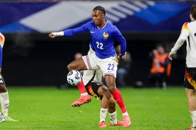 France, Valenciennes, 19 11 2024, Stade du Hainaut, France U21 v Germany U21 International Friendly, Mathys Tel France and Nathaniel Brown Germany battle for the ball Valenciennes Stade du Hainaut France eu-images-700