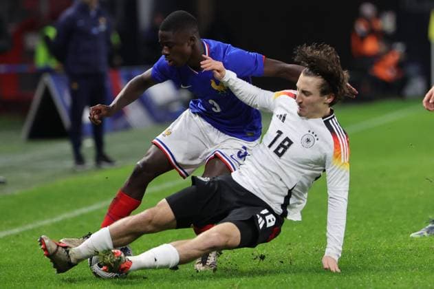 France allemagne PHOTOPQR VOIX DU NORD SAMI BELLOUMI ; 19 11 2024 ; Valenciennes le 19 novembre 2024: match de football de l equipe de France espoirs contre l Allemagne. Nov 19th 2024 Soccer. France hopes against Germany NORD France  Copyright: xPHOTOPQR VOIXxDUxNORD MAXPPPxSAMIxBELLOUMIx 20241119VDN8562 20241119VDN8580