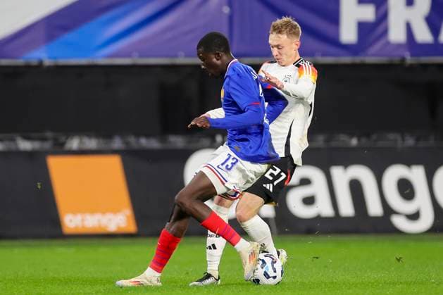 France, Valenciennes, 19 11 2024, Stade du Hainaut, France U21 v Germany U21 International Friendly, Kassoum Ouattara France and Maximilian Beier Germany battle for the ball Valenciennes Stade du Hainaut France eu-images-700