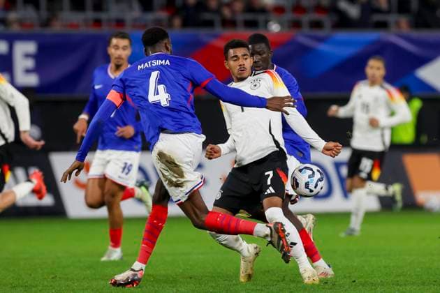 France, Valenciennes, 19 11 2024, Stade du Hainaut, France U21 v Germany U21 International Friendly, Chrislain Matsima France , Ansgar Knauff Germany and Kassoum Ouattara France battle for the ball Valenciennes Stade du Hainaut France eu-images-700