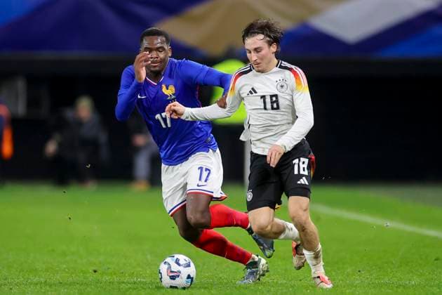France, Valenciennes, 19 11 2024, Stade du Hainaut, France U21 v Germany U21 International Friendly, Ange Yoan Bonny France and Rocco Reitz Germany battle for the ball Valenciennes Stade du Hainaut France eu-images-700