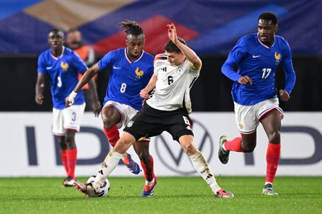 VALENCIENNE - (l-r) Valentin Atangana Edoa of France U21, U 21 Eric Martel of Germany U21 during the friendly Interland match between France U21 and Germany U21 at Stade du Hainaut on Nov. 19, 2024 in Valencienne, France. ANP Hollandse Hoogte International Friendly, Länderspiel, Nationalmannschaft 2024 25 xVIxANPxSportx xGerritxvanxKeulenxIVx 513832685 originalFilename: 513832685.jpg
