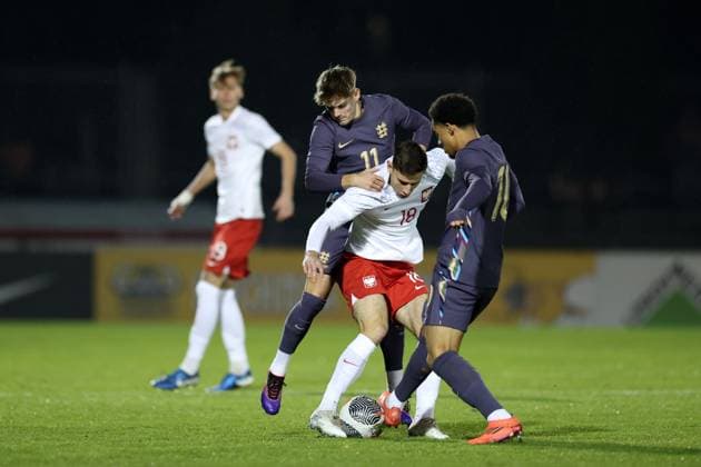 PULAWY 19.11.2024 MECZ ELITE LEAGUE REPREZENTACJI DO LAT 20: POLSKA - ANGLIA --- U-20 ELITE LEAGUE FOOTBALL MATCH: POLAND - ENGLAND DOMINIC BALLARD MARCEL KRAJEWSKI KAMARI DOYLE FOT. PIOTR KUCZA FOTOPYK NEWSPIX.PL --- newspix.pl POLAND OUT! 