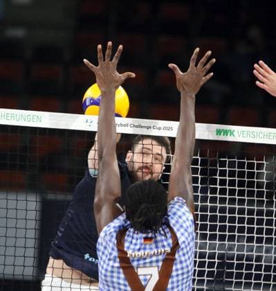 back Gaston FERNANDEZ Tenerife , He Volleyballl, CEV Challenge Cup, 2024 25, WWK Volleys Herrsching vs Cisnere Alter Tenerife, 19 11 24, BMW Park Muenchen, Copyright: WolfgangxFehrmann