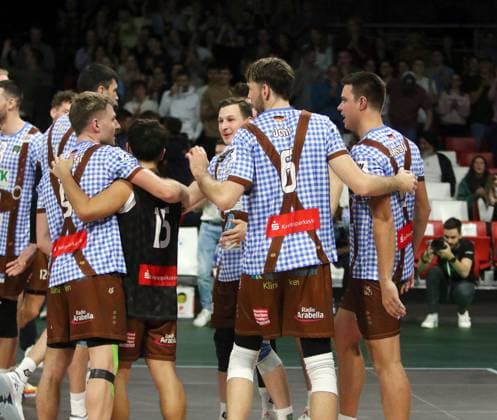 Herrschings joy after the victory, He Volleyballl, CEV Challenge Cup, 2024 25, WWK Volleys Herrsching vs Cisnere Alter Tenerife, 19 11 24, BMW Park Munich, Copyright: WolfgangxFehrmann