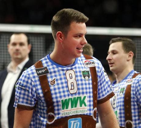 in front Jonas KAMINSKI Herrsching , with joy after the victory, He Volleyballl, CEV Challenge Cup, 2024 25, WWK Volleys Herrsching vs Cisnere Alter Tenerife, 19 11 24, BMW Park Muenchen, Copyright: WolfgangxFehrmann