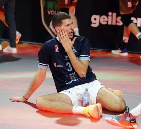Adrian OLIVA ALONSO Tenerife , after the defeat, He Volleyballl, CEV Challenge Cup, 2024 25, WWK Volleys Herrsching vs Cisnere Alter Tenerife, 19 11 24, BMW Park Muenchen, Copyright: WolfgangxFehrmann