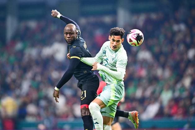 RECORD DATE NOT STATED IV CONCACAF NATIONS LEAGUE 2024-2025 Mexico vs Honduras Yustin Arboleda (L) of Honduras fights for the ball with Jesus Orozco (R) of Mexico during the Quarterfinals second leg match between Mexican national team, Nationalteam (Mexico) and Honduras as part of the Concacaf Nations League 2024-2025 at Nemesio Diez Stadium on November 19, 2024 in Toluca, Estado de Mexico, Mexico. TOLUCA ESTADO DE MEXICO MEICO  Copyright: xAdrianxMaciasx 20241119204810_CNL_CFV_MEX_HON_OROZCO88