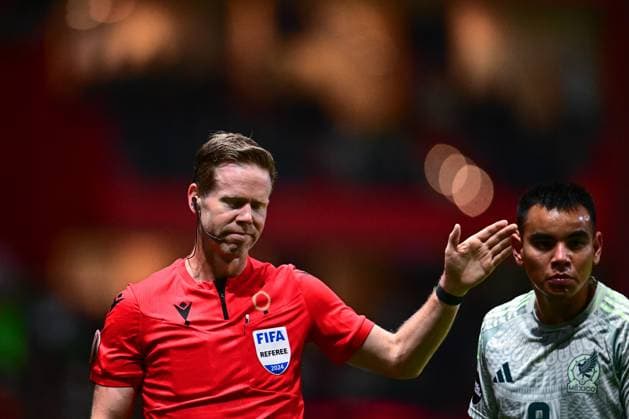 RECORD DATE NOT STATED IV CONCACAF NATIONS LEAGUE 2024-2025 Mexico vs Honduras Referee Drew Fischer of Canada during the Quarterfinals second leg match between Mexican national team, Nationalteam (Mexico) and Honduras as part of the Concacaf Nations League 2024-2025 at Nemesio Diez Stadium on November 19, 2024 in Toluca, Estado de Mexico, Mexico. TOLUCA ESTADO DE MEXICO MEICO  Copyright: xAdrianxMaciasx 20241119210315_CNL_CFV_MEX_HON_FISCHER122