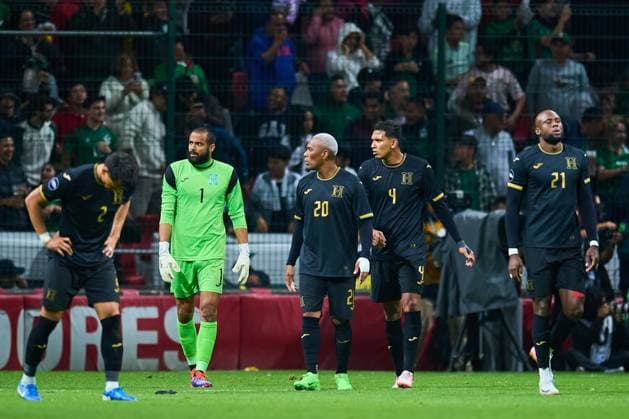 RECORD DATE NOT STATED IV CONCACAF NATIONS LEAGUE 2024-2025 Mexico 4-0 Honduras Edrick Menjivar, Deiby Flores, Luis Vega of Honduras during the Quarterfinals second leg match between Mexican national team, Nationalteam (Mexico) and Honduras as part of the Concacaf Nations League 2024-2025 at Nemesio Diez Stadium on November 19, 2024 in Toluca, Estado de Mexico, Mexico. TOLUCA ESTADO DE MEXICO MEICO  Copyright: xJosexLuisxMelgarejox 20241119221339_CNL_CFV_MEX_HON_FLORES230
