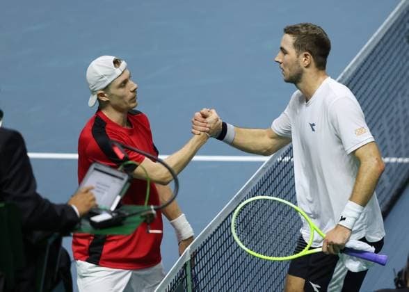 Denis Shapovalov CAN congratulates the winner Jan Lennard Struff GER , Davis Cup Final 2024, Palacio de Deportes JosÃ Copyright: xJuergenxHasenkopfx