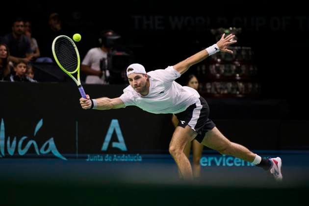 ESP: Davis Cup Finals - Germany v Canada MALAGA, SPAIN - NOVEMBER 20: Jan-Lennard Struff of Team Germany plays a forehand shot in his singles match against Denis Shapovalov of Team Canada in the quarterfinal tie between Germany and Canada during the Davis Cup Finals at Palacio de Deportes Jose Maria Martin Carpena on November 20, 2024 in Malaga, Spain. (Photo by Francisco Macia Photo Players Images Magara Press) Malaga Palacio Deportis Jose Maria Martin Carpena Spain Copyright: xFranciscoxMaciax