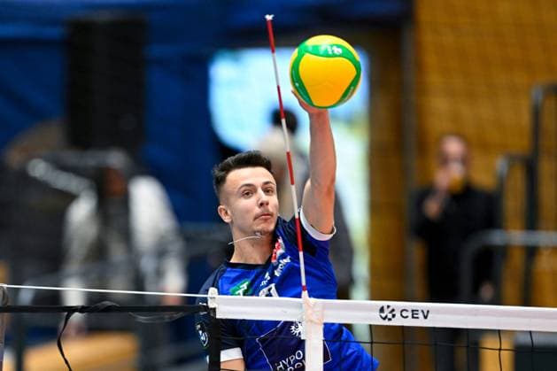 VOLLEYBALL - CEV CL, Tirol vs Milano INNSBRUCK,AUSTRIA,20.NOV.24 - VOLLEYBALL - CEV Champions League, Hypo Tirol vs Allianz Milano. Image shows Danail Dimov (Tirol) during warm up.  GEPAxpictures xDanielxSchoenherr