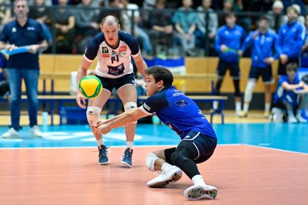VOLLEYBALL - CEV CL, Tirol vs Milano INNSBRUCK,AUSTRIA,20.NOV.24 - VOLLEYBALL - CEV Champions League, Hypo Tirol vs Allianz Milano. Image shows Jacob Kitzinger and Arthur Nath (Tirol).  GEPAxpictures xDanielxSchoenherr