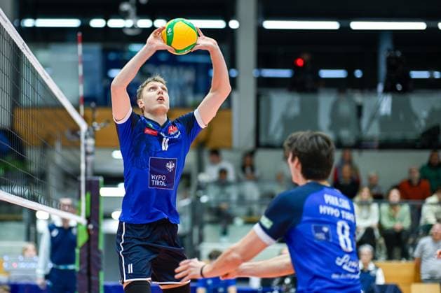VOLLEYBALL - CEV CL, Tirol vs Milano INNSBRUCK,AUSTRIA,20.NOV.24 - VOLLEYBALL - CEV Champions League, Hypo Tirol vs Allianz Milano. Image shows Robert Viiber and Kyle Michael Paulison (Tirol).  GEPAxpictures xDanielxSchoenherr
