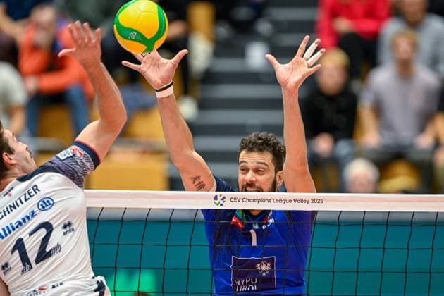 VOLLEYBALL - CEV CL, Tirol vs Milano INNSBRUCK,AUSTRIA,20.NOV.24 - VOLLEYBALL - CEV Champions League, Hypo Tirol vs Allianz Milano. Image shows Jordan Ralph Schnitzer (Milano) and Pedro Henrique Frances (Tirol).  GEPAxpictures xDanielxSchoenherr