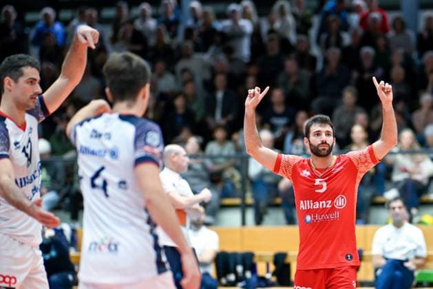 VOLLEYBALL - CEV CL, Tirol vs Milano INNSBRUCK,AUSTRIA,20.NOV.24 - VOLLEYBALL - CEV Champions League, Hypo Tirol vs Allianz Milano. Image shows the rejoicing of Damiano Catania (Milano).  GEPAxpictures xDanielxSchoenherr