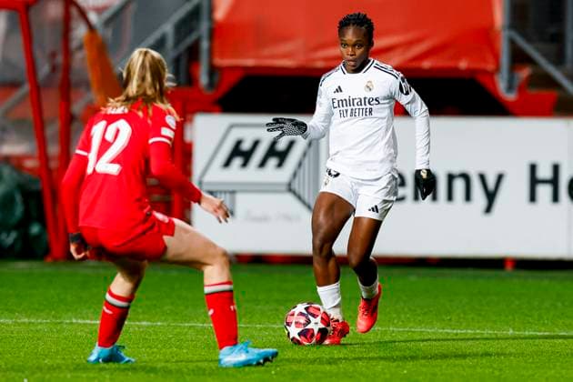 Linda Caicedo of Real Madrid controls the ball and Leonie Vliek of FC Twente , UEFA Women s Champions League 2024 25 Group Stage MD4, FC Twente v Real Madrid CF, FC Twente Stadium, November 20, 2024, Enschede, Netherlands.