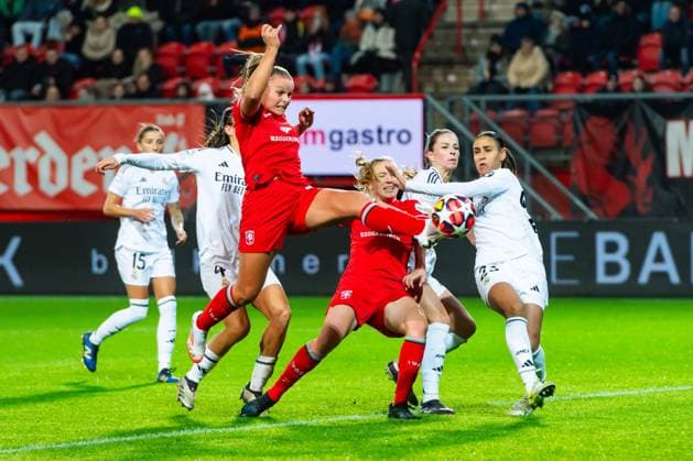 ENSCHEDE, Stadium Grolsch Veste, 20-11-2024 , season 2024 2025, UEFA Women Champions Leaque during the match Twente - Real Madrid (Women) FC Twente player Jaimy Ravensbergen scores 1-0 Twente - Real Madrid (Women)  x26785746x Copyright: