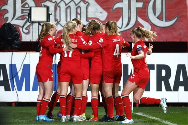 ENSCHEDE - FC Twente celebrate the 1-0 during the UEFA Champions League women s match between FC Twente and Real Madrid at Stadion De Grolsch Veste on Nov. 20, 2024 in Enschede, Netherlands. ANP VINCENT JANNINK UEFA Women s Champions League 2024 25 Group Stage MD4 2024 25 xVIxANPxSportx xxANPxIVx 513901039 originalFilename: 513901039.jpg