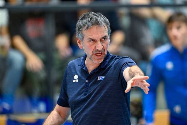 VOLLEYBALL - CEV CL, Tirol vs Milano INNSBRUCK,AUSTRIA,20.NOV.24 - VOLLEYBALL - CEV Champions League, Hypo Tirol vs Allianz Milano. Image shows head coach Lorenzo Tubertini (Tirol).  GEPAxpictures xDanielxSchoenherr