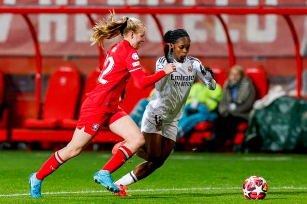 Linda Caicedo of Real Madrid and Leonie Vliek of FC Twente battle for the ball , UEFA Women s Champions League 2024 25 Group Stage MD4, FC Twente v Real Madrid CF, FC Twente Stadium, November 20, 2024, Enschede, Netherlands.