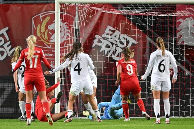 ENSCHEDE - Jaimy Ravensbergen of FC Twente scores the 1-0 during the UEFA Champions League women s match between FC Twente and Real Madrid at Stadion De Grolsch Veste on Nov. 20, 2024 in Enschede, Netherlands. ANP Hollandse Hoogte UEFA Women s Champions League 2024 25 Group Stage MD4 2024 25 xVIxANPxSportx xGerritxvanxKeulenxIVx 513902078 originalFilename: 513902078.jpg