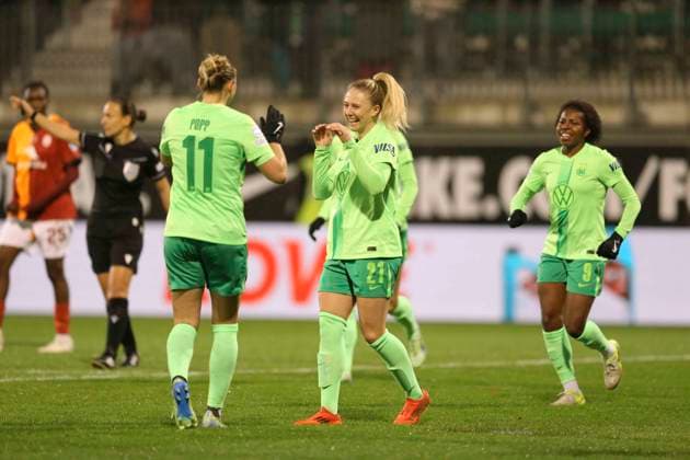 Photo Goal celebration for 1 0 , Rebecka Blomqvist and Alexandra Popp Wolfsburg Womens Champions League on Wed 20 11 2024 Matchday 4 VfL Wolfsburg Galatasaray Istanbul