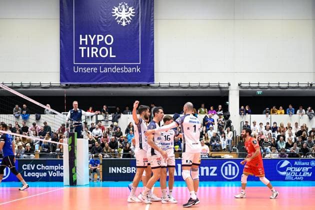 VOLLEYBALL - CEV CL, Tirol vs Milano INNSBRUCK,AUSTRIA,20.NOV.24 - VOLLEYBALL - CEV Champions League, Hypo Tirol vs Allianz Milano. Image shows the rejoicing of Allianz Milano.  GEPAxpictures xDanielxSchoenherr