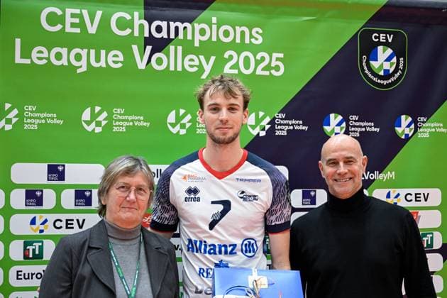 VOLLEYBALL - CEV CL, Tirol vs Milano INNSBRUCK,AUSTRIA,20.NOV.24 - VOLLEYBALL - CEV Champions League, Hypo Tirol vs Allianz Milano. Image shows CEV Supervisor, Ferre Reggers (Milano) and Romuald Niescher (Sportamt Innsbruck).  GEPAxpictures xDanielxSchoenherr