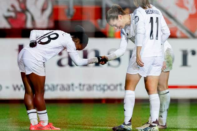 Sport Themen der Woche KW47 Sport Bilder des Tages Signe Bruun of Real Madrid scores the 1:2 and celebrates the goal with Linda Caicedo of Real Madrid , UEFA Women s Champions League 2024 25 Group Stage MD4, FC Twente v Real Madrid CF, FC Twente Stadium, November 20, 2024, Enschede, Netherlands.