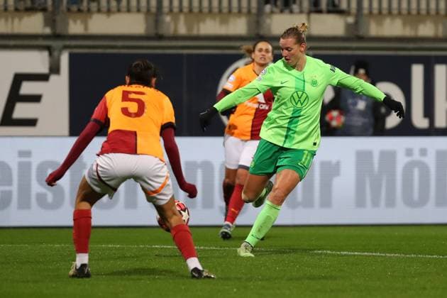 VfL vs Galatasaray SK, CL Women Wolfsburg, 20 11 2024, FOOTBALL VfL Wolfsburg vs Galatasaray SK, group round Champions League Women, season 2024 25 Eda Karatas Galatasaray , Alexandra Popp VfL Wolfsburg Wolfsburg