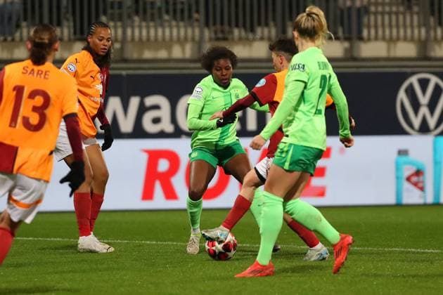 VfL vs Galatasaray SK, CL Women Wolfsburg, 20 11 2024, FOOTBALL VfL Wolfsburg vs Galatasaray SK, group round Champions League Women, season 2024 25 Lineth Beerensteyn VfL Wolfsburg Wolfsburg