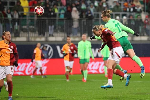 VfL vs Galatasaray SK, CL Women Wolfsburg, 20 11 2024, FOOTBALL VfL Wolfsburg vs Galatasaray SK, group round Champions League Women, 2024 season 25 Alexandra Popp VfL Wolfsburg scores header to make it 4 0 Wolfsburg