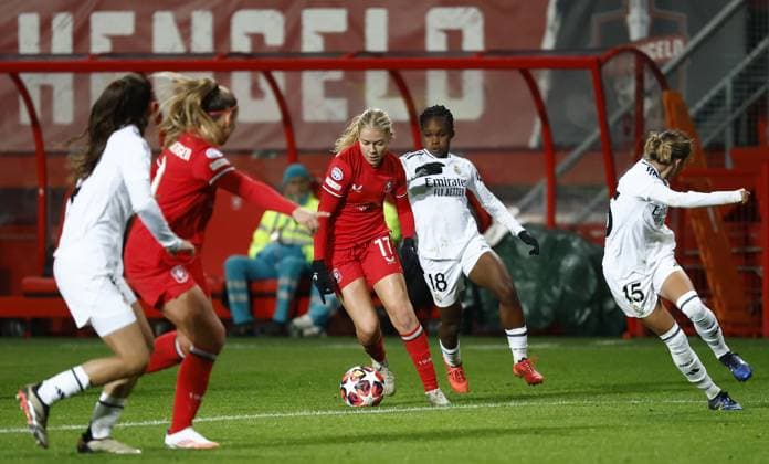 ENSCHEDE - (l-r) Amanda Andradottir of FC Twente, Linda Caicedo of Real Madrid during the UEFA Champions League women s match between FC Twente and Real Madrid at Stadion De Grolsch Veste on Nov. 20, 2024 in Enschede, Netherlands. ANP VINCENT JANNINK UEFA Women s Champions League 2024 25 Group Stage MD4 2024 25 xVIxANPxSportx xxANPxIVx 513903573 originalFilename: 513903573.jpg