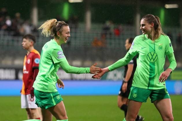 VfL vs Galatasaray SK, CL Women Wolfsburg, 20 11 2024, FOOTBALL VfL Wolfsburg vs Galatasaray SK, group round Champions League Women, season 2024 25 Lena Lattwein VfL Wolfsburg celebrates with Jule Brand VfL Wolfsburg after her goal to make it 5 0 Wolfsburg