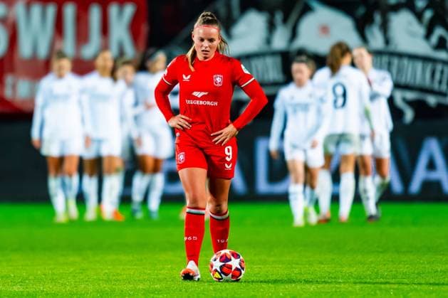 ENSCHEDE, Stadium Grolsch Veste, 20-11-2024 , season 2024 2025, UEFA Women Champions Leaque during the match Twente - Real Madrid (Women) FC Twente player Jaimy Ravensbergen dejected Twente - Real Madrid (Women)  x26786061x Copyright: