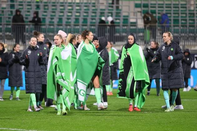 VfL vs Galatasaray SK, CL Women Wolfsburg, 20 11 2024, FOOTBALL VfL Wolfsburg vs Galatasaray SK, group round Champions League Women, season 2024 25 Final cheer in front of the VfL Fankurve Wolfsburg