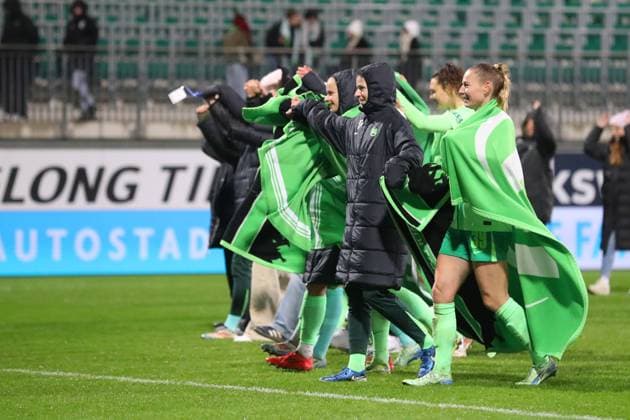 VfL vs Galatasaray SK, CL Women Wolfsburg, 20 11 2024, FOOTBALL VfL Wolfsburg vs Galatasaray SK, group round Champions League Women, season 2024 25 Final cheer in front of the VfL Fankurve Wolfsburg