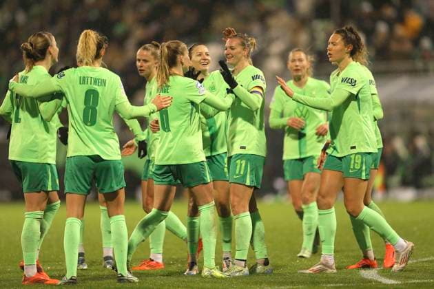 Photo Goal to make it 4 0 for Wolfsburg , Alexandra POPP is delighted Football Womens Champions League on Wed 20 11 2024 Matchday 4 VfL Wolfsburg Galatasaray Istanbul 5 0