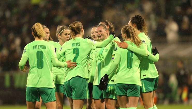 Photo Goal to make it 4 0 for Wolfsburg , Alexandra POPP is delighted Football Womens Champions League on Wed 20 11 2024 Matchday 4 VfL Wolfsburg Galatasaray Istanbul 5 0
