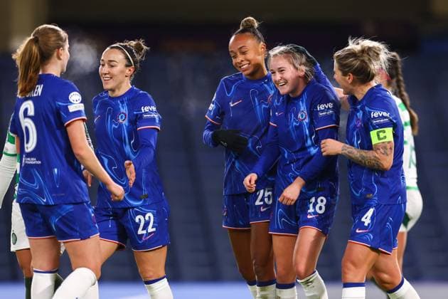 Chelsea gegen Celtic 20. November 2024, London UEFA Womens Champions League Chelsea gegen Celtic Wieke Kaptein von Chelsea feiert ihr zweites Tor mit ihren Teamkolleginnen Foto Jacques Feeney Offside London UK  Copyright: xJacquesxFeeneyx xOffsidexOffside