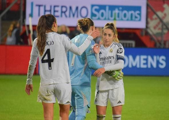 Enschede, Netherlands, November 20th 2024: Rocio Galvez (4 Real Madrid) and Olga Carmona (7 Real Madrid) celebrate after the UEFA Womens Champions League game between FC Twente and Real Madrid in De Grolsch Veste in Enschede, Netherlands. (Arne van der Ben SPP) Copyright: xArnexvanxderxBenx xSPPx spp-en-ArVaDeBeSp-SP-35