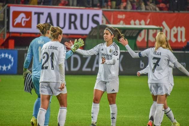 Enschede, Netherlands, November 20th 2024: Players of Real Madrid after the UEFA Womens Champions League game between FC Twente and Real Madrid in De Grolsch Veste in Enschede, Netherlands. (Arne van der Ben SPP) Copyright: xArnexvanxderxBenx xSPPx spp-en-ArVaDeBeSp-SP-36
