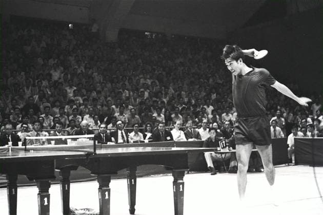 Archivbilder der Woche SPORT KW47 A display of world-class Table tennis, Tischtennis by Hsi En-ting, the world men s singles champion, at the MacPherson Stadium. He and other fellow members of the Chinese team played a series of exhibition matches for local fans. EDITORIAL USE ONLY  Copyright: xx MER2015112514064736 M.xChanx scmpphotos386791