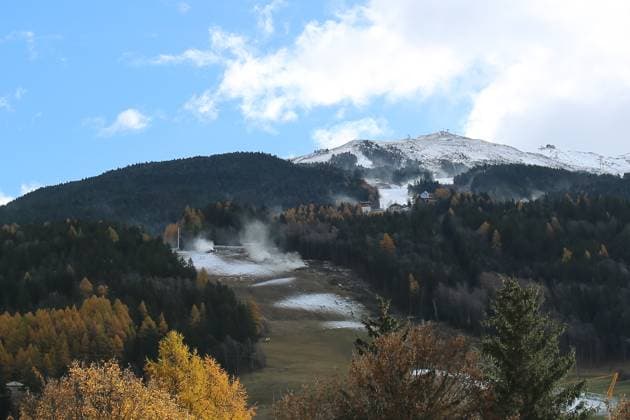 November 20, 2024, Bormio, Lombardy, Italy: Artificial snow is seen on the STELIVO in BORMIO during the World Press Briefing Tour ahead of the MILANO CORTINA 2026 WINTER OLYMPICS in Italy. Alpine Skiing and Ski Mountaineering are the Olympic disciplines that will take place in Bormio during the next Winter Olympics in Milan Cortina 2026 Bormio Italy - ZUMAc179 20241120_zep_c179_007 Copyright: xMickaelxChavetx
