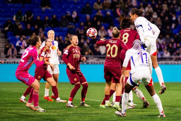 Lyon, France Wendie Renard (3 Olympique Lyonnais) scores during the UEFA Women?s Champions League game between Olympique Lyonnais and AS Roma at Groupama Stadium in Lyon, France. (Pauline FIGUET SPP) Copyright: xPaulinexFIGUETx xSPPx spp-en-PaFiSp-PF_OLASR1798