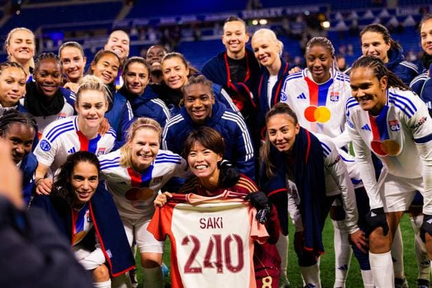 Lyon, France Saki Kumagai (8 Roma) and Players of Olympique Lyonnais during the UEFA Women?s Champions League game between Olympique Lyonnais and AS Roma at Groupama Stadium in Lyon, France. (Pauline FIGUET SPP) Copyright: xPaulinexFIGUETx xSPPx spp-en-PaFiSp-PF_OLASR1803