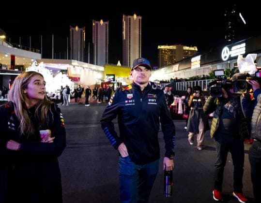 LAS VEGAS - Max Verstappen (Red Bull Racing) walks to an interview in the paddock ahead of the Las Vegas Grand Prix. ANP SEM VAN DER WAL xVIxANPxSportx xxANPxIVx 513927390 originalFilename: 513927390.jpg
