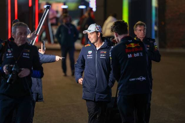 Formula 1 GP Las Vegas USA Thursday, 21 11 2024 Sergio Perez 11, Oracle Red Bull Racing Formula 1 GP Las Vegas USA Thursday, 21 11 2024 Copyright: xBEAUTIFULxSPORTS Erlhofx
